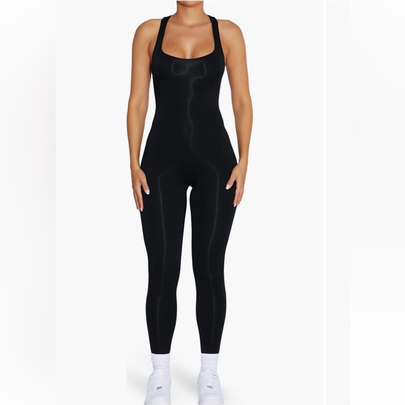 ♡BNWT Naked Wardrobe™ ☆Scoop Neck Jumpsuit☆ Smooth Double-Layered♡ BLACK♡ Large♡ - Picture 1 of 8